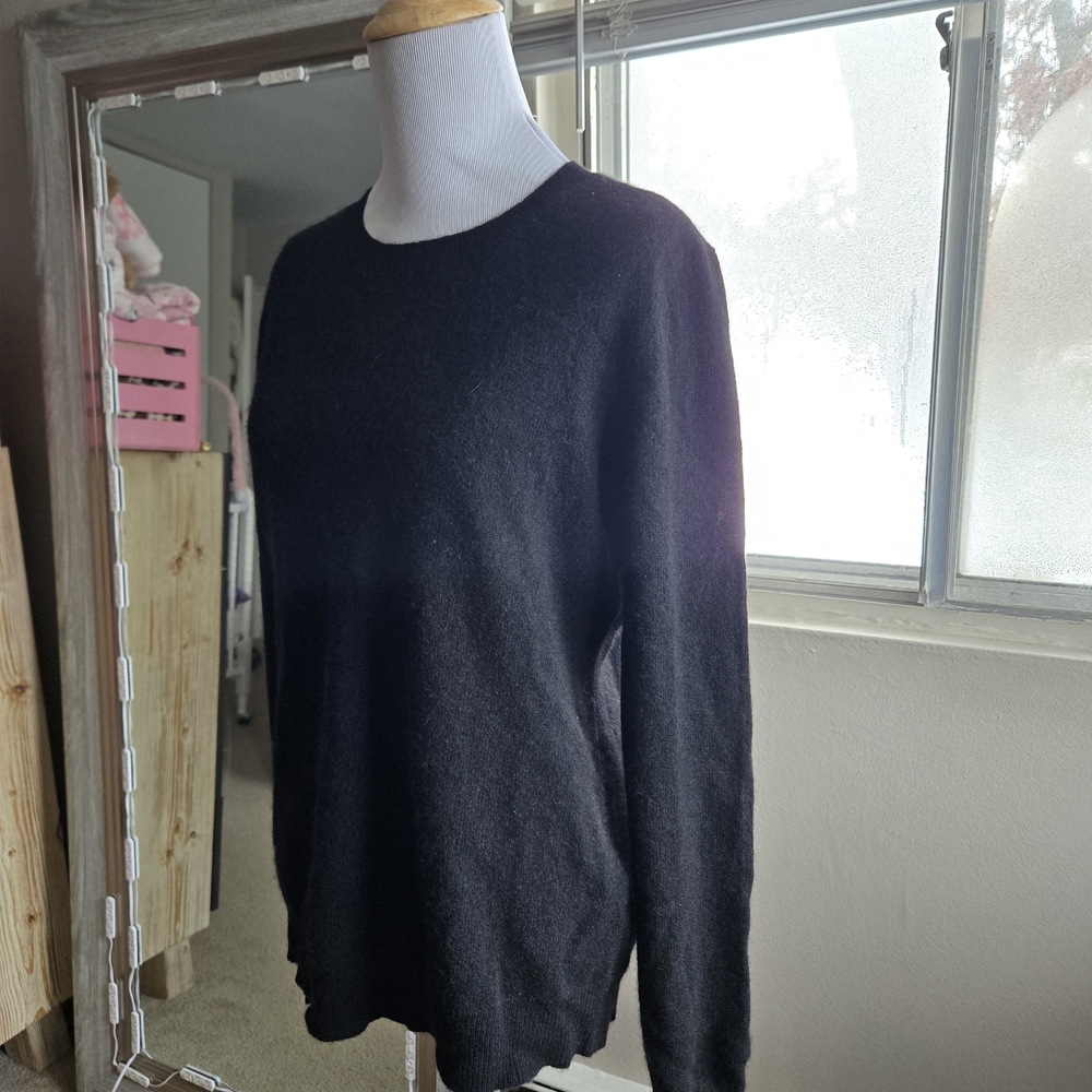 Lord & Taylor Black Cashmere Sweater